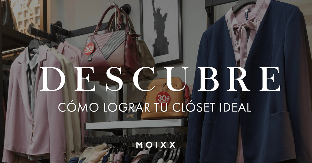Ropa y bolsos en exhibición con etiquetas de descuento en tienda de moda MOIXX
