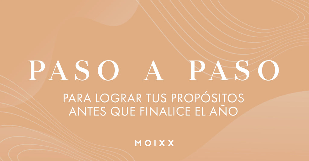 Fondo beige con texto blanco: Paso a paso para lograr tus propósitos antes que finalice el año
