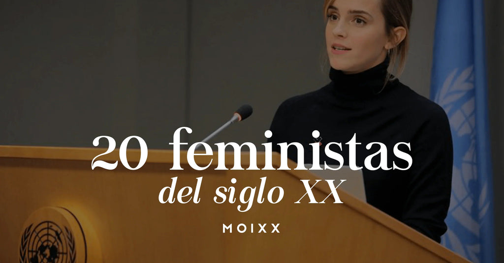 Mujer dando discurso en podio con símbolo ONU, texto 20 feministas del siglo XX
